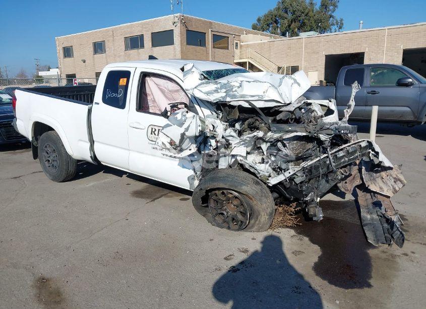 2018 Toyota Tacoma SR5 V6 (VIN 5TFRZ5CNXJX061480) main photo