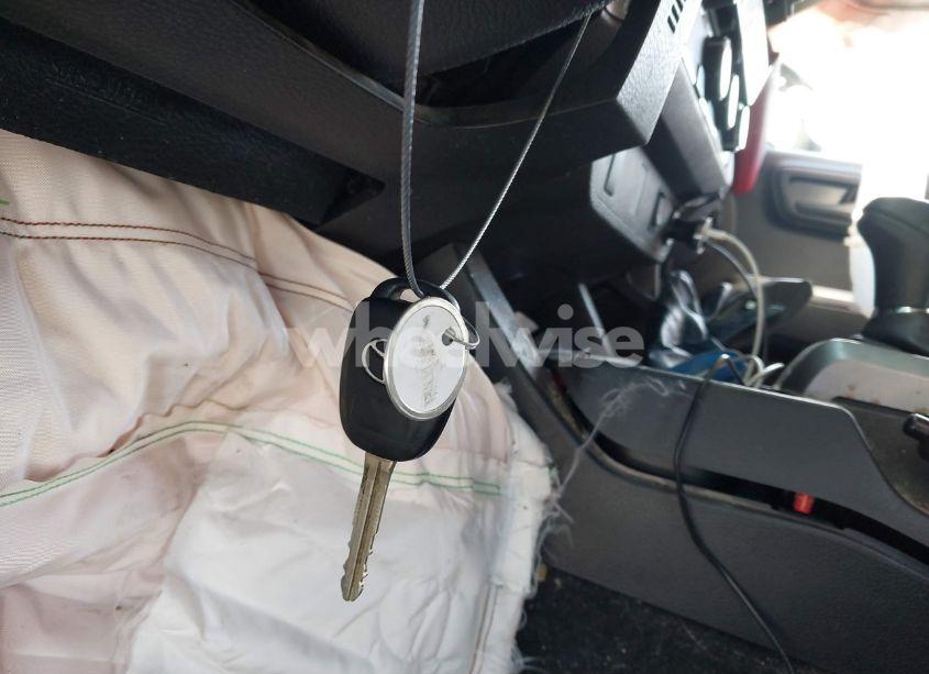 Photo 11 of 2018 Toyota Tacoma SR5 V6 (VIN 5TFRZ5CNXJX061480)