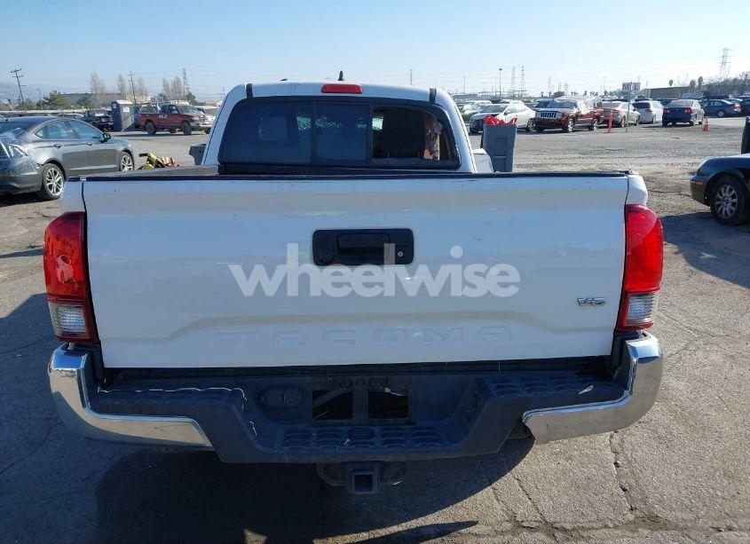 Photo 16 of 2018 Toyota Tacoma SR5 V6 (VIN 5TFRZ5CNXJX061480)