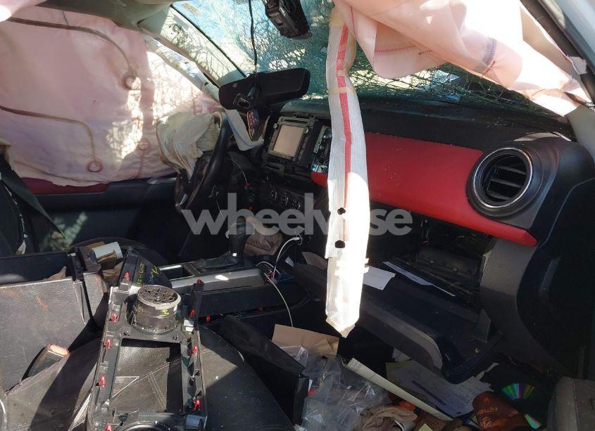 Photo 5 of 2018 Toyota Tacoma SR5 V6 (VIN 5TFRZ5CNXJX061480)