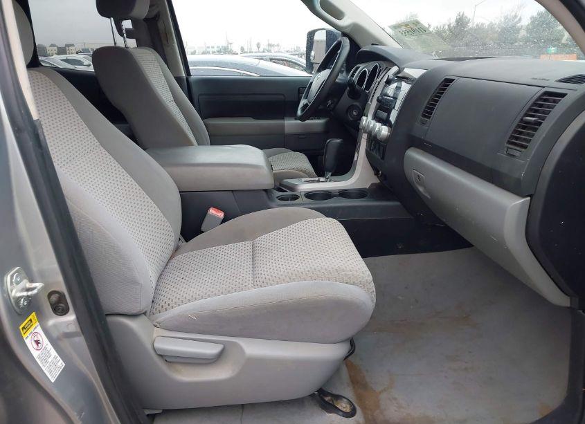 Photo 5 of 2007 Toyota Tundra SR5 5.7L V8 (VIN 5TFSV54107X002245)