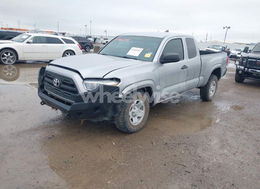 Photo 2 of 2016 Toyota Tacoma SR (VIN 5TFSX5EN0GX047214)
