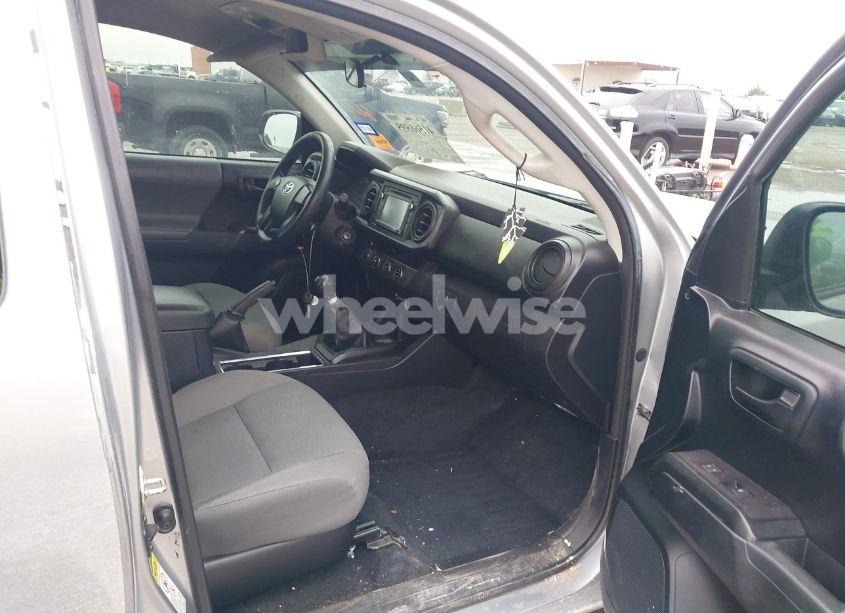 Photo 5 of 2016 Toyota Tacoma SR (VIN 5TFSX5EN0GX047214)