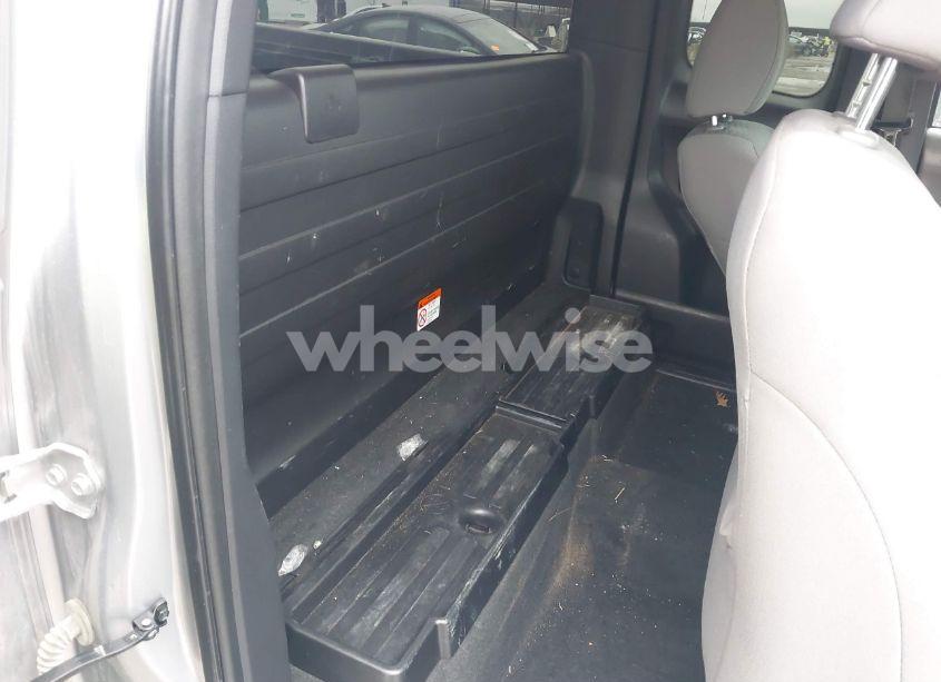 Photo 8 of 2016 Toyota Tacoma SR (VIN 5TFSX5EN0GX047214)