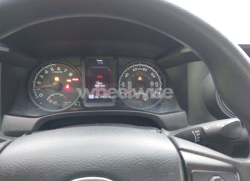 Photo 7 of 2018 Toyota Tacoma SR (VIN 5TFSX5EN1JX063008)