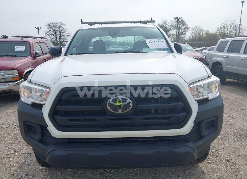 Photo 13 of 2018 Toyota Tacoma SR (VIN 5TFSX5EN3JX058375)