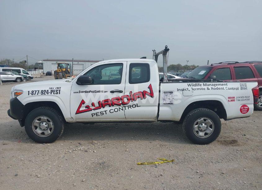 Photo 15 of 2018 Toyota Tacoma SR (VIN 5TFSX5EN3JX058375)