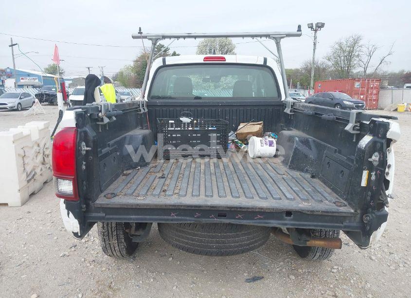 Photo 17 of 2018 Toyota Tacoma SR (VIN 5TFSX5EN3JX058375)