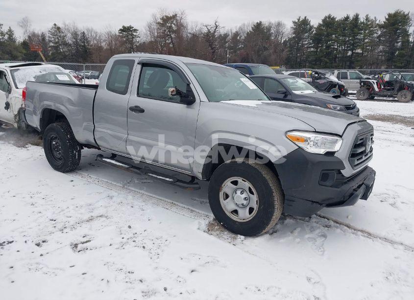 2018 Toyota Tacoma SR (VIN 5TFSX5EN3JX063303) main photo