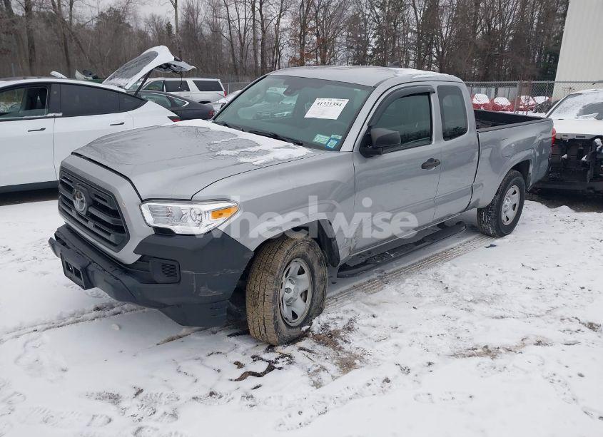 Photo 2 of 2018 Toyota Tacoma SR (VIN 5TFSX5EN3JX063303)