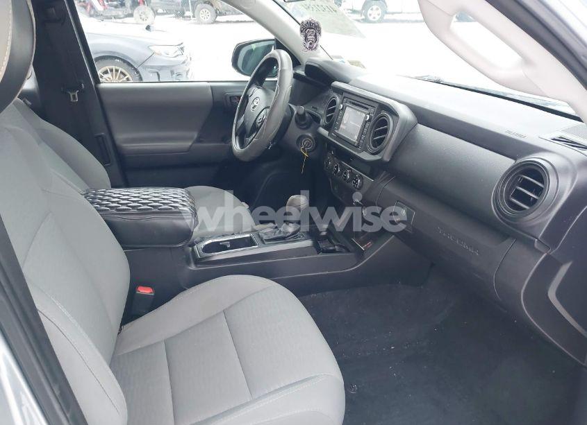 Photo 5 of 2018 Toyota Tacoma SR (VIN 5TFSX5EN3JX063303)