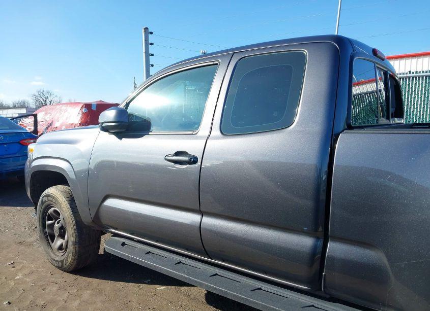 Photo 14 of 2017 Toyota Tacoma SR (VIN 5TFSX5EN4HX054278)