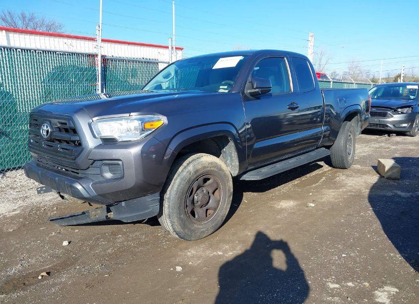 Photo 2 of 2017 Toyota Tacoma SR (VIN 5TFSX5EN4HX054278)