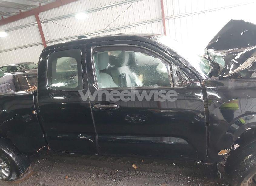 Photo 13 of 2017 Toyota Tacoma SR (VIN 5TFSX5EN4HX055592)