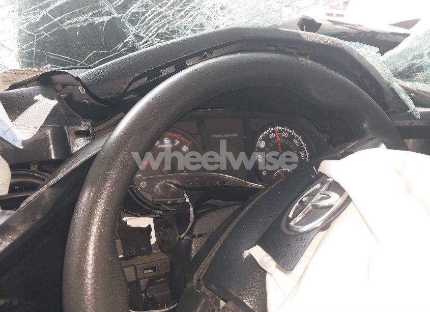 Photo 15 of 2017 Toyota Tacoma SR (VIN 5TFSX5EN4HX055592)