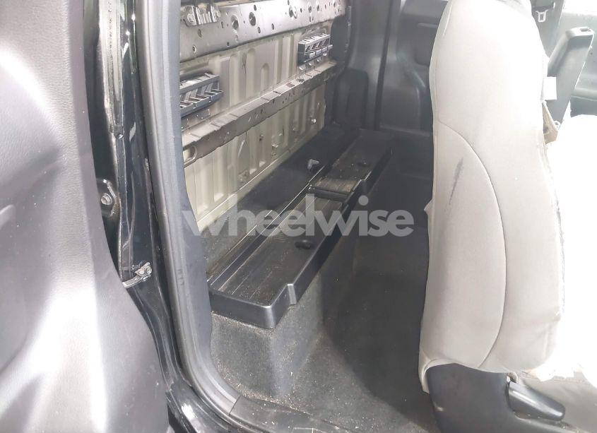 Photo 8 of 2017 Toyota Tacoma SR (VIN 5TFSX5EN4HX055592)