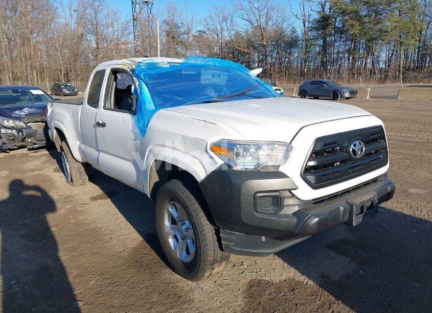 2017 Toyota Tacoma SR (VIN 5TFSX5EN5HX048800) main photo