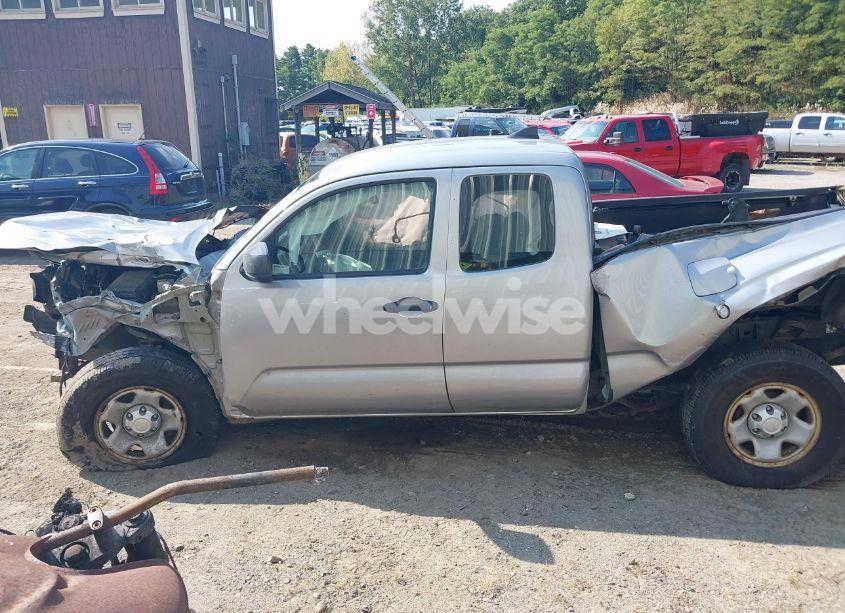 Photo 15 of 2017 Toyota Tacoma SR (VIN 5TFSX5EN5HX049672)