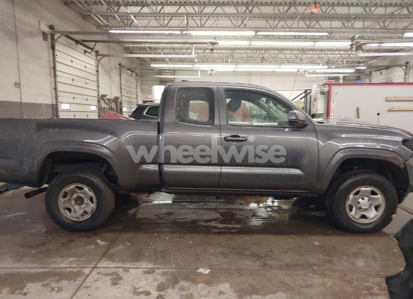 Photo 14 of 2017 Toyota Tacoma SR (VIN 5TFSX5EN5HX056864)