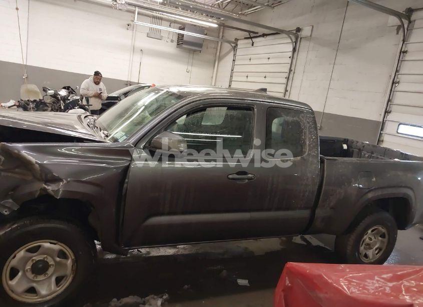 Photo 15 of 2017 Toyota Tacoma SR (VIN 5TFSX5EN5HX056864)