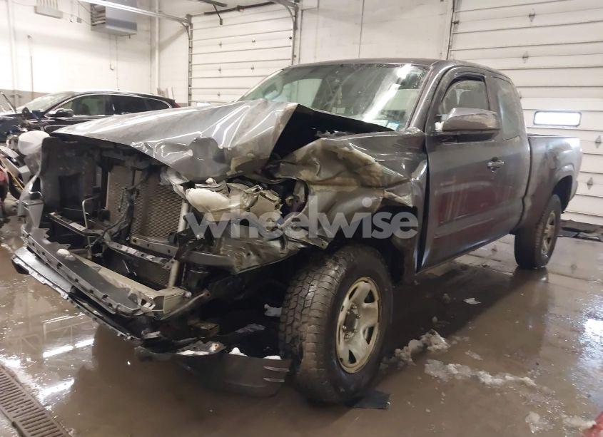 Photo 2 of 2017 Toyota Tacoma SR (VIN 5TFSX5EN5HX056864)