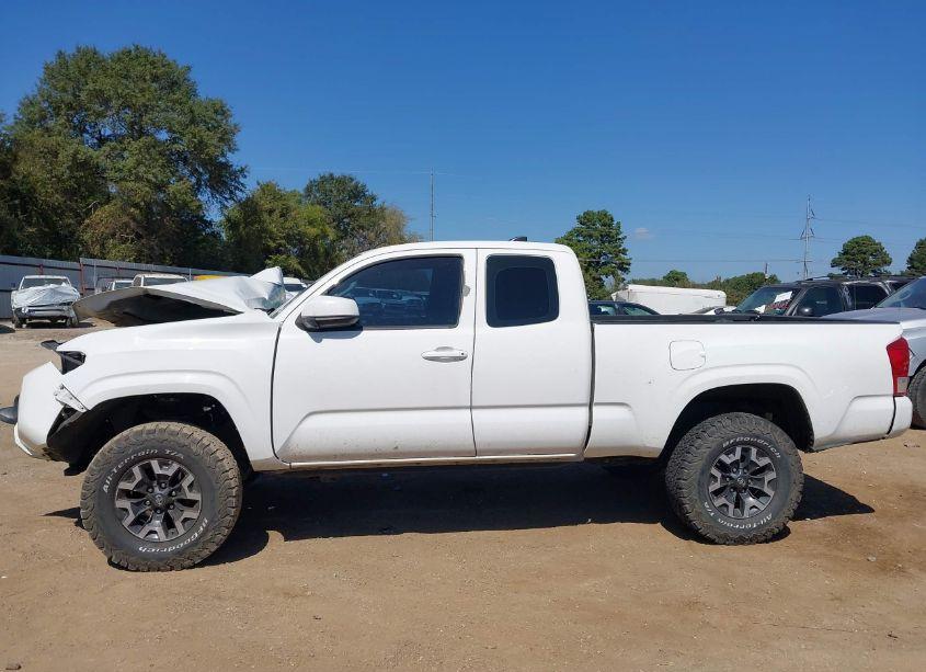 Photo 15 of 2017 Toyota Tacoma SR (VIN 5TFSX5EN6HX051138)