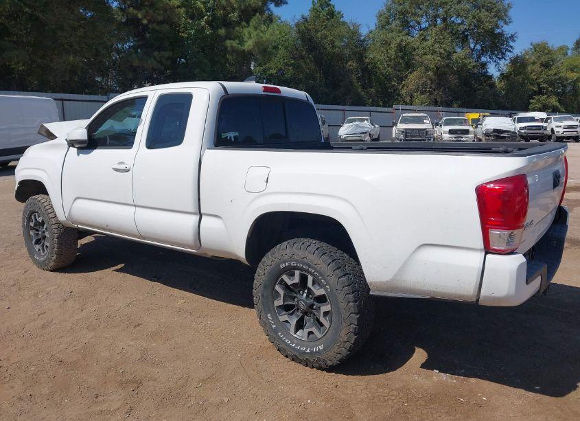 Photo 3 of 2017 Toyota Tacoma SR (VIN 5TFSX5EN6HX051138)