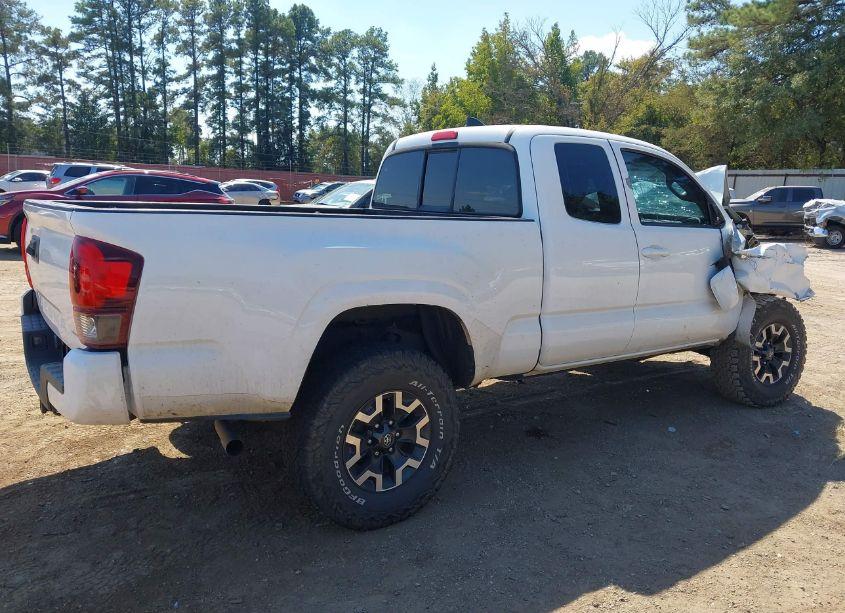 Photo 4 of 2017 Toyota Tacoma SR (VIN 5TFSX5EN6HX051138)