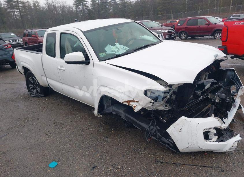 2017 Toyota Tacoma SR (VIN 5TFSX5EN6HX056498) main photo