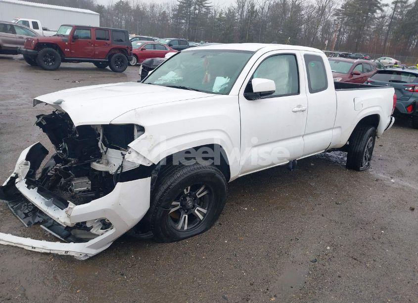 Photo 2 of 2017 Toyota Tacoma SR (VIN 5TFSX5EN6HX056498)