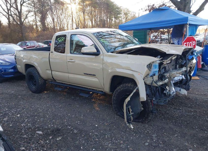2019 Toyota Tacoma SR5 (VIN 5TFSX5EN6KX065502) main photo