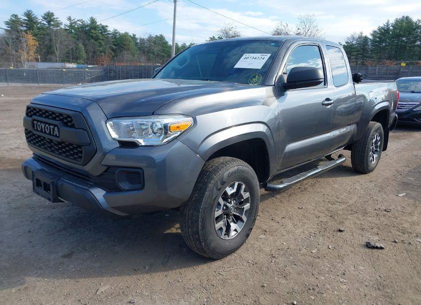 Photo 2 of 2016 Toyota Tacoma SR (VIN 5TFSX5EN7GX047226)