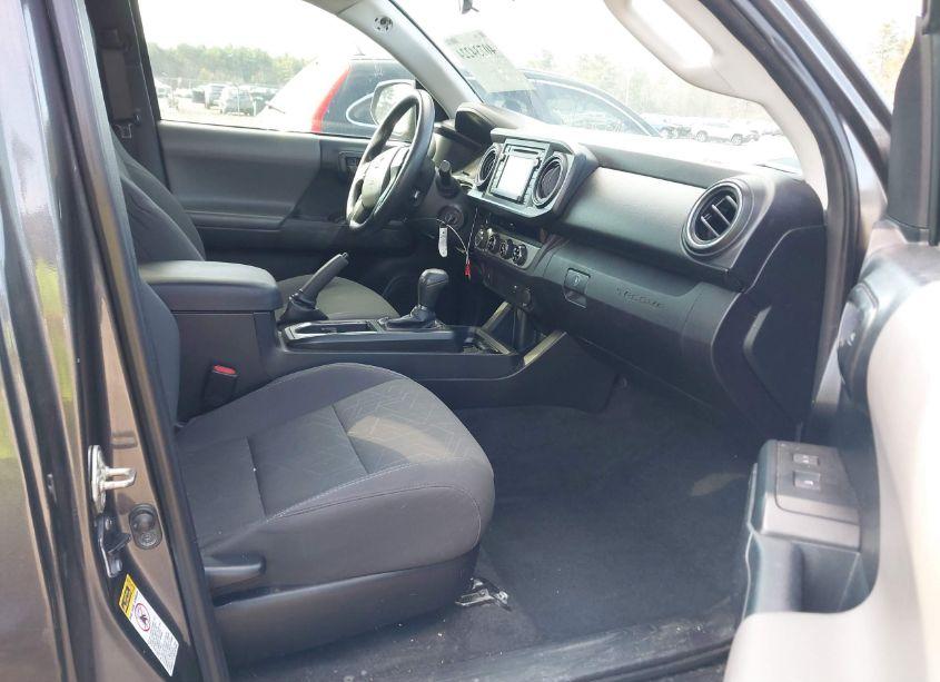 Photo 5 of 2016 Toyota Tacoma SR (VIN 5TFSX5EN7GX047226)