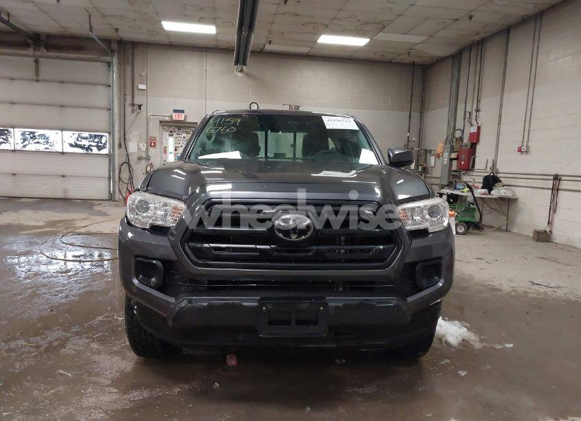 Photo 12 of 2018 Toyota Tacoma SR (VIN 5TFSX5EN7JX060520)