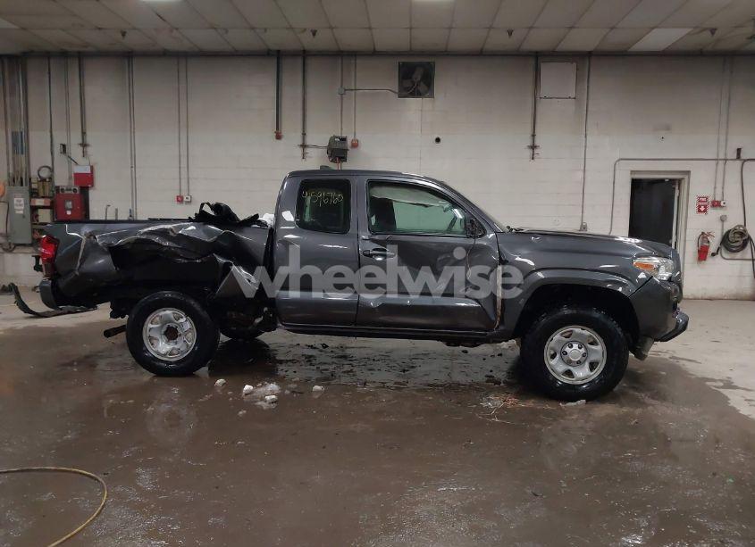 Photo 13 of 2018 Toyota Tacoma SR (VIN 5TFSX5EN7JX060520)