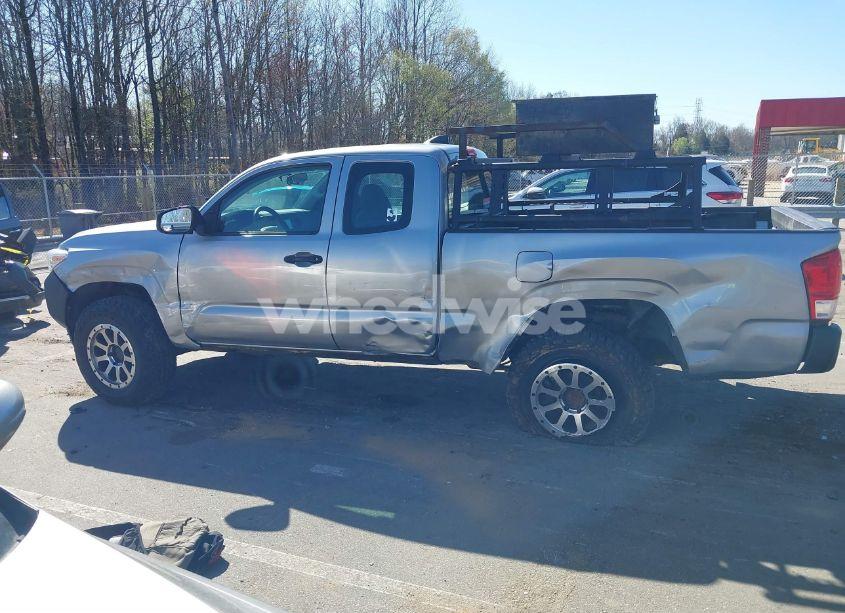 Photo 14 of 2017 Toyota Tacoma SR (VIN 5TFSX5EN8HX056289)