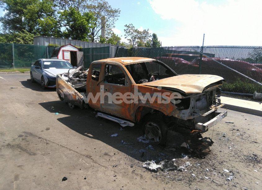 2019 Toyota Tacoma SR (VIN 5TFSX5EN8KX069616) main photo