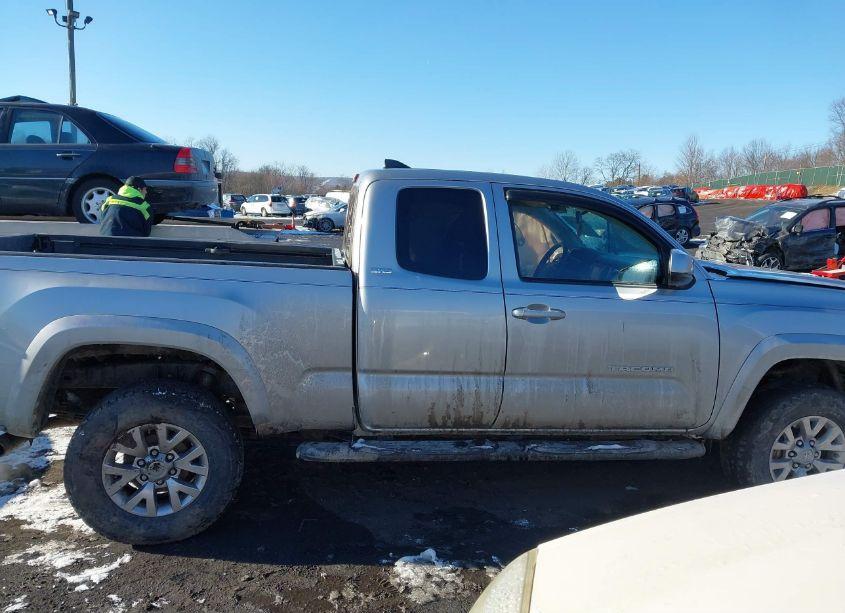 Photo 13 of 2016 Toyota Tacoma SR5 (VIN 5TFSX5EN9GX043288)