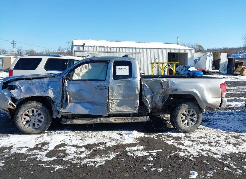 Photo 14 of 2016 Toyota Tacoma SR5 (VIN 5TFSX5EN9GX043288)