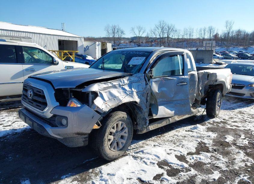 Photo 2 of 2016 Toyota Tacoma SR5 (VIN 5TFSX5EN9GX043288)