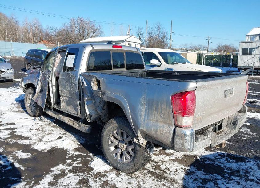 Photo 3 of 2016 Toyota Tacoma SR5 (VIN 5TFSX5EN9GX043288)