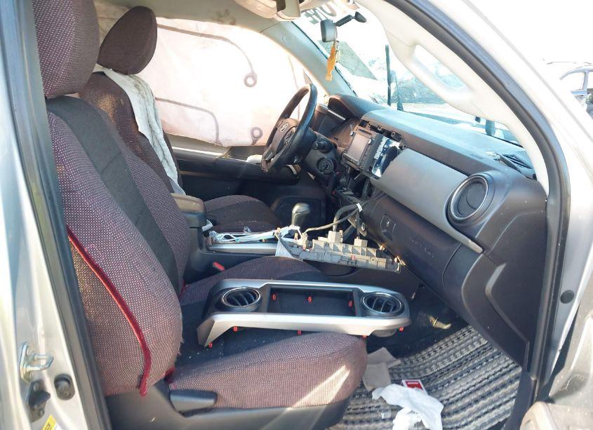 Photo 5 of 2016 Toyota Tacoma SR5 (VIN 5TFSX5EN9GX043288)
