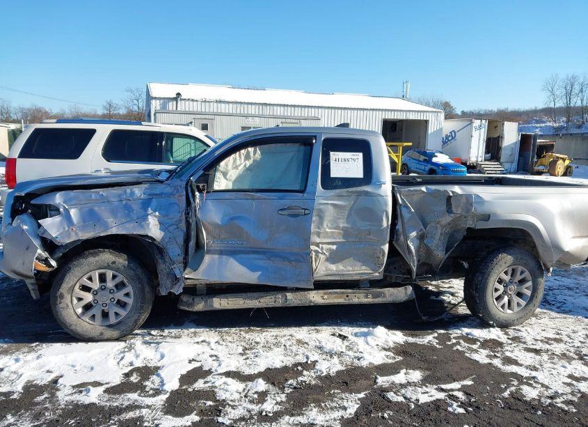 Photo 6 of 2016 Toyota Tacoma SR5 (VIN 5TFSX5EN9GX043288)