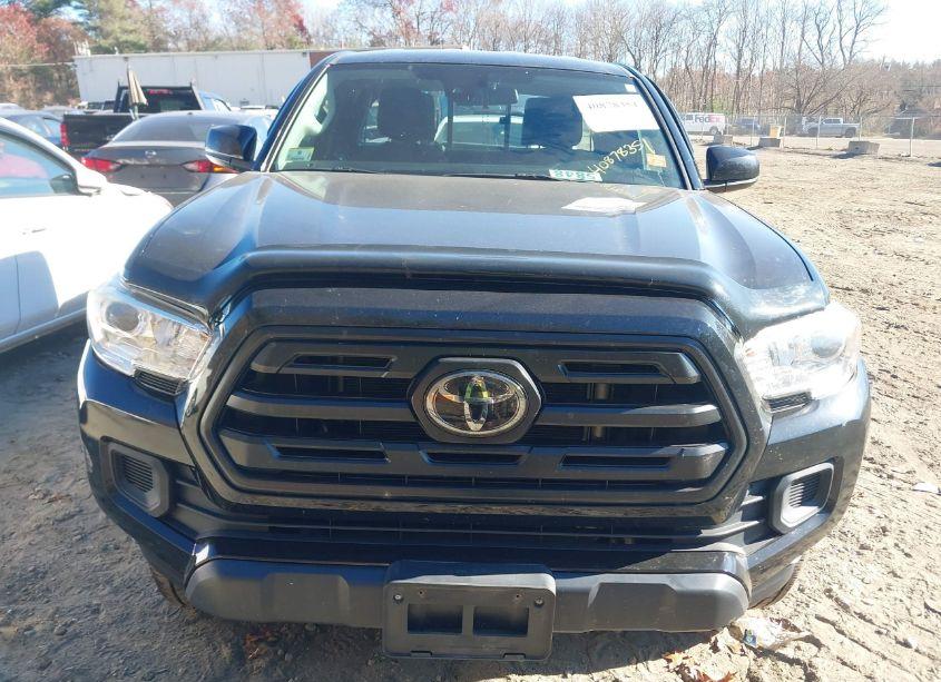 Photo 11 of 2018 Toyota Tacoma SR (VIN 5TFSX5EN9JX058851)
