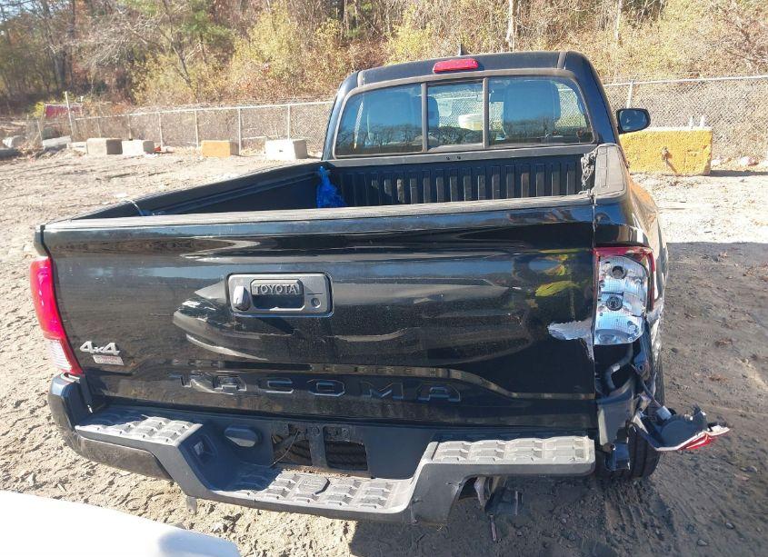 Photo 15 of 2018 Toyota Tacoma SR (VIN 5TFSX5EN9JX058851)