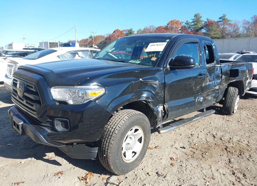 Photo 2 of 2018 Toyota Tacoma SR (VIN 5TFSX5EN9JX058851)