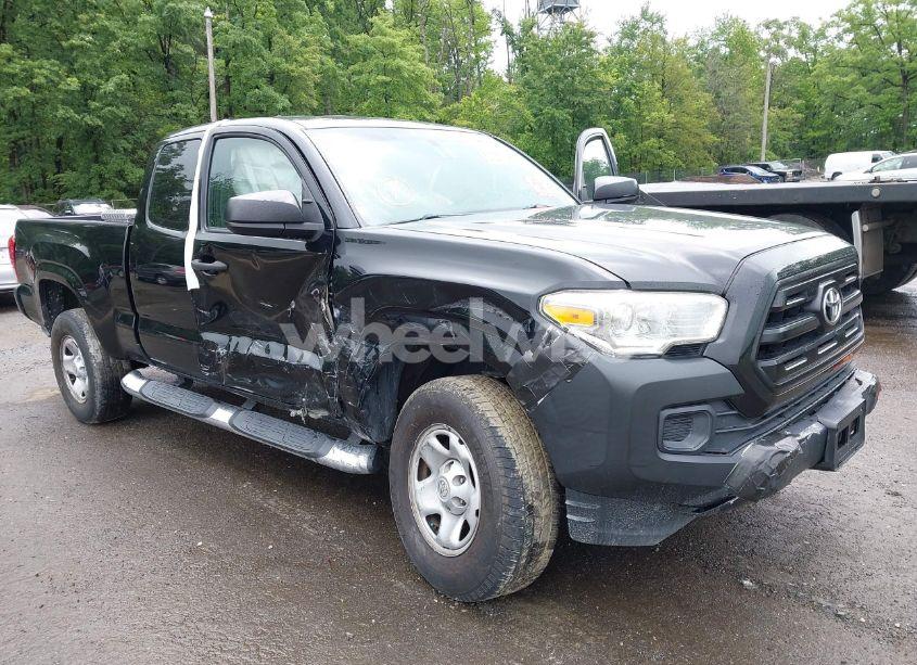 2016 Toyota Tacoma SR/SR5 (VIN 5TFSX5ENXGX040643) main photo