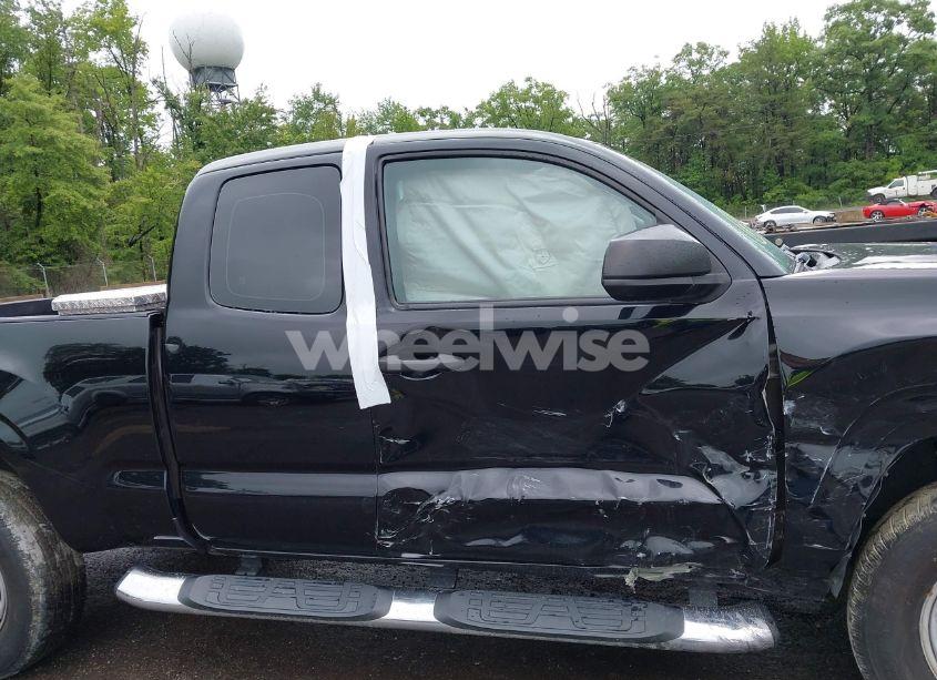 Photo 13 of 2016 Toyota Tacoma SR/SR5 (VIN 5TFSX5ENXGX040643)
