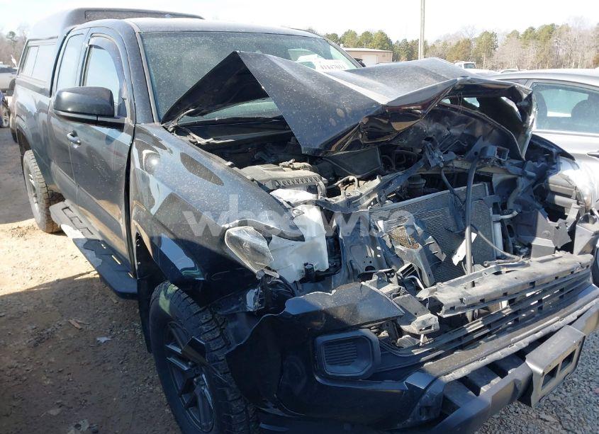 2017 Toyota Tacoma SR (VIN 5TFSX5ENXHX052731) main photo