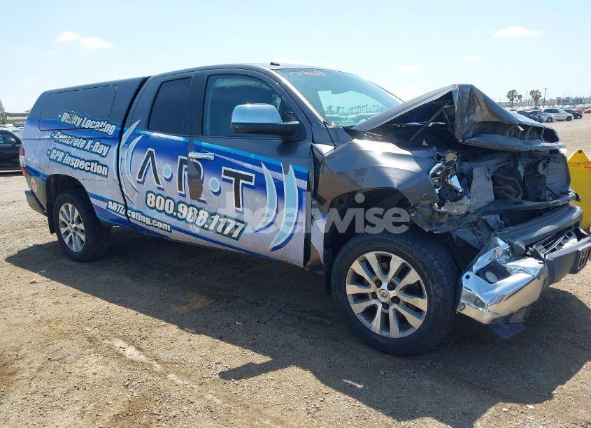 2016 Toyota Tundra LIMITED 5.7L V8 (VIN 5TFSY5F10GX206256) main photo